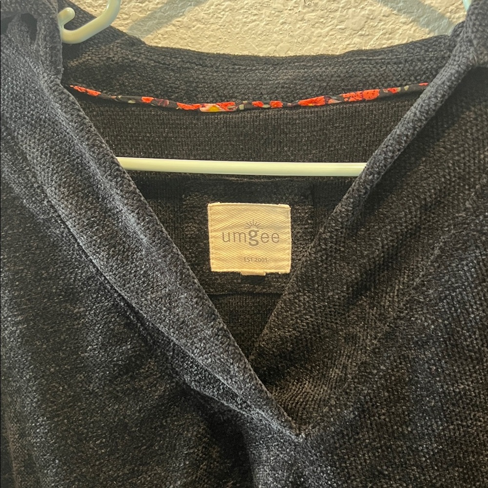 Black Velvet Women’s top, size L, great condition - Picture 2 of 2